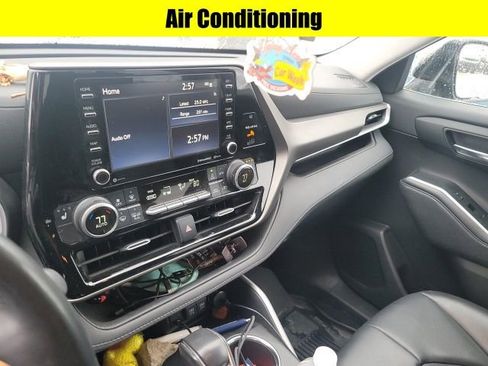 Used 2021 Toyota Highlander XLE image 9