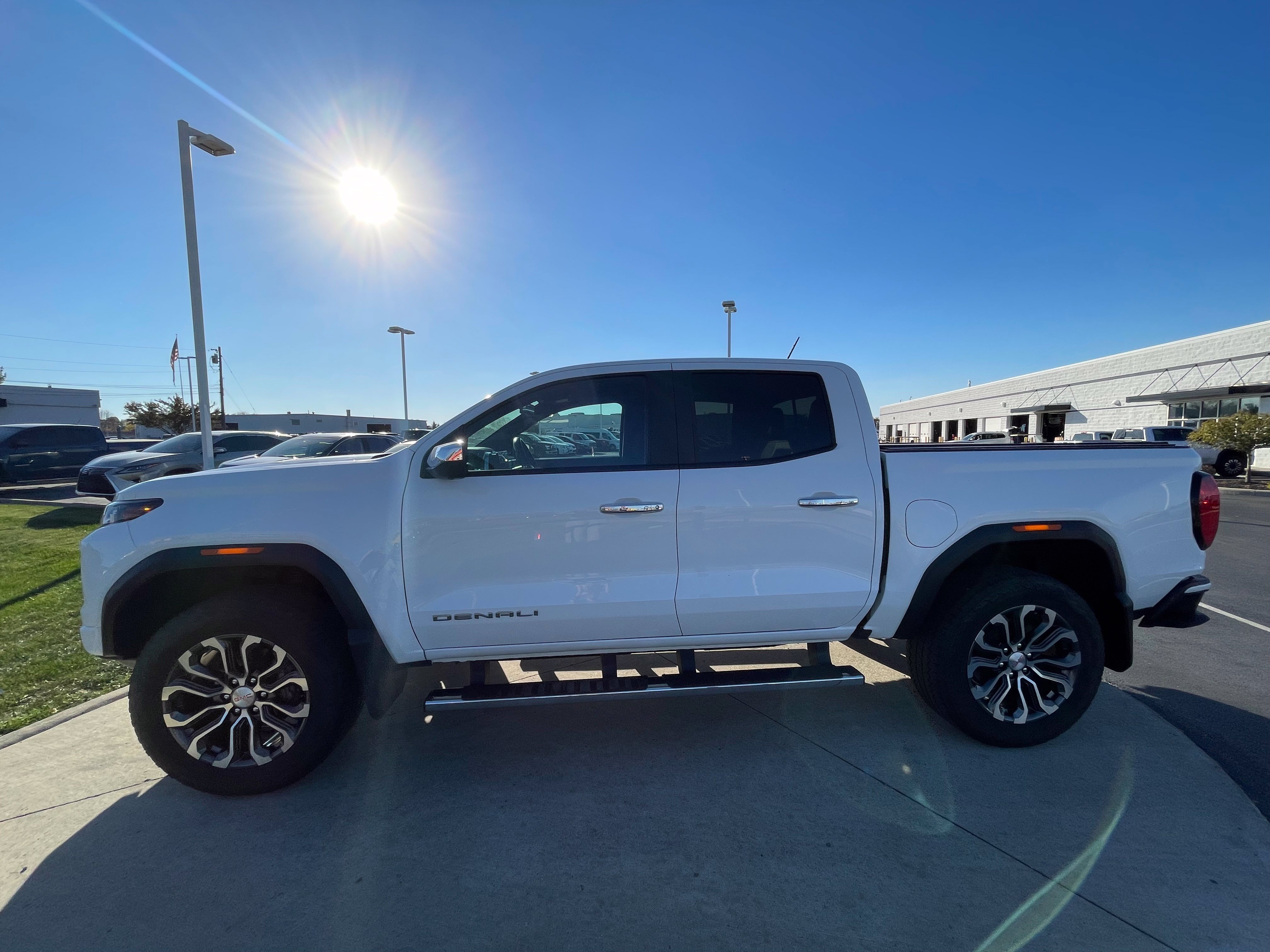 Used 2025 GMC Canyon Denali AWD/4WD image 4