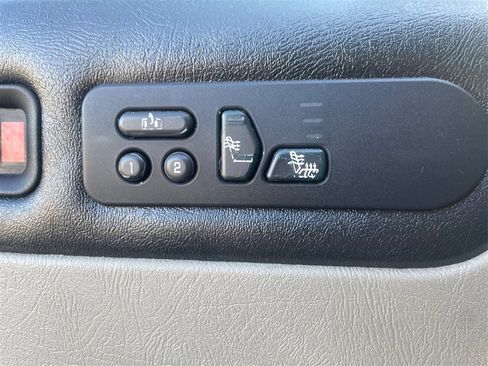 Used 2003 HUMMER H2 Sport Utility w/ Preferred Equipment Group image 61