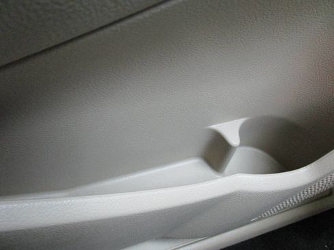 Used 2016 Ford Taurus SEL w/ Equipment Group 201A image 17