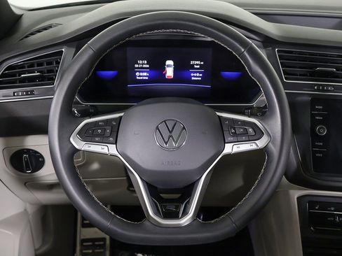 Used 2023 Volkswagen Tiguan SE R-Line image 43
