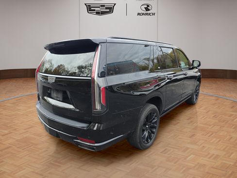 Used 2023 Cadillac Escalade ESV Sport Platinum w/ LPO, ONYX Package AWD/4WD image 11