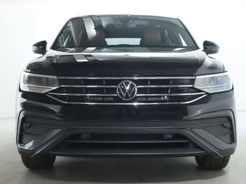 Certified 2023 Volkswagen Tiguan SE w/ Panoramic Sunroof Package image 5