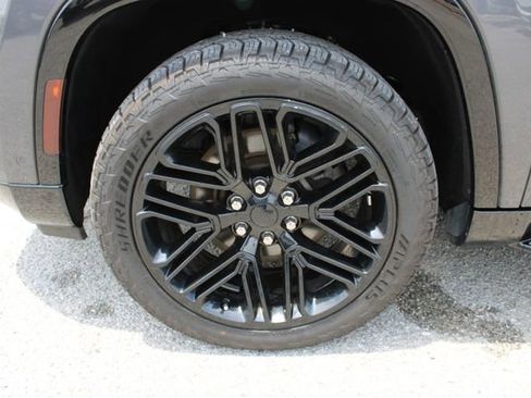 Used 2023 Jeep Wagoneer Series II AWD/4WD image 12