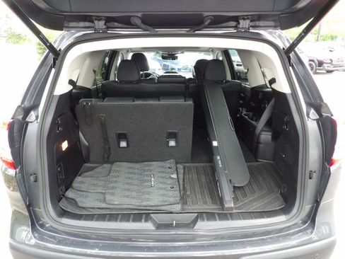 Used 2023 Subaru Ascent Limited w/ Technology Package AWD/4WD image 29