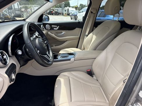 Used 2020 Mercedes-Benz GLC 300 w/ Parking Assistance Package image 9