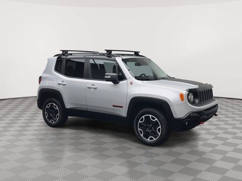 Used 2017 Jeep Renegade Trailhawk w/ Popular Equipment Group AWD/4WD image 38