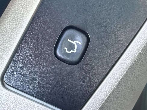 Used 2014 Dodge Grand Caravan SXT w/ Rear Park Assist Package FWD image 16