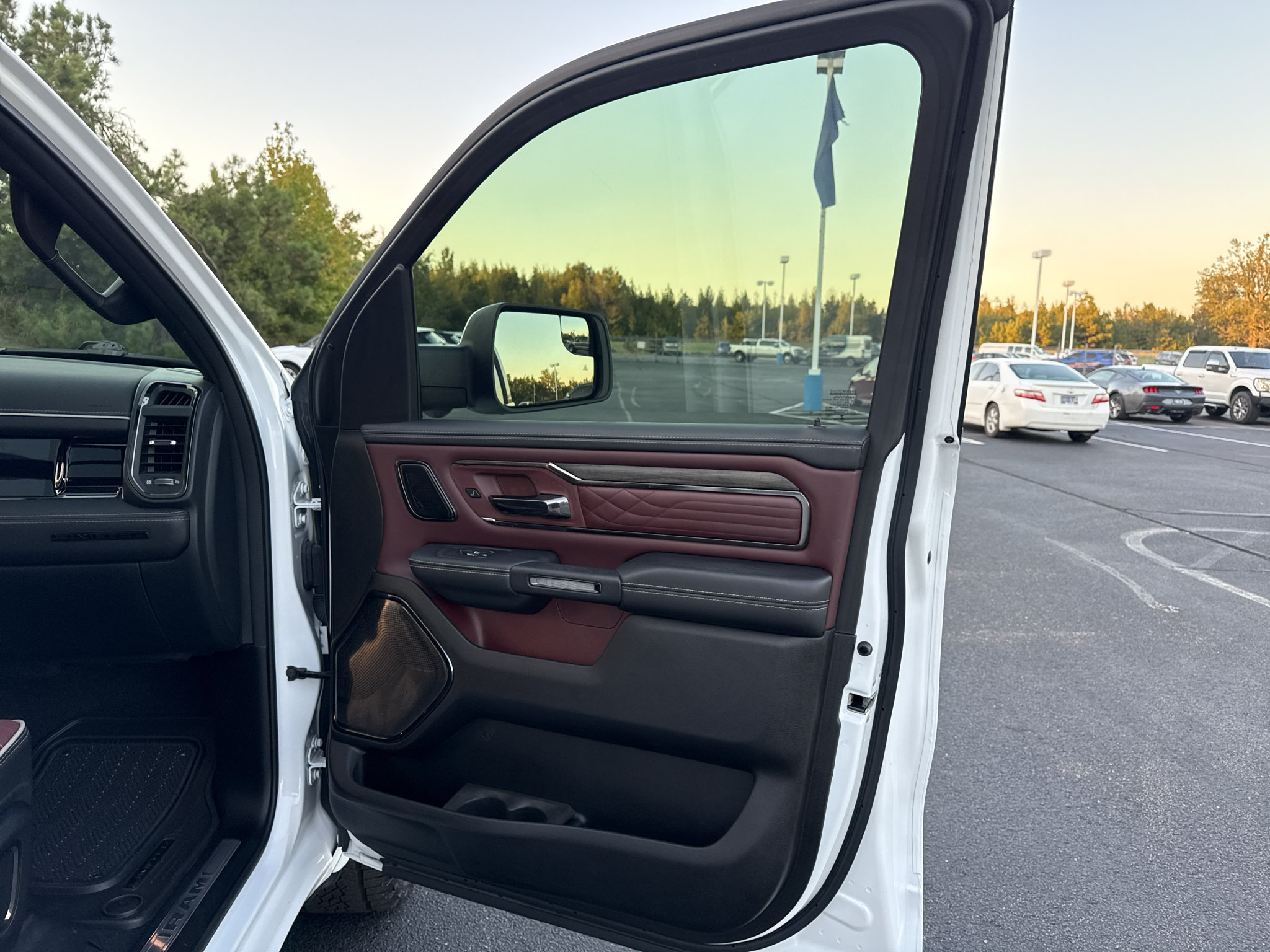 Used 2025 RAM 1500 Limited AWD/4WD image 23