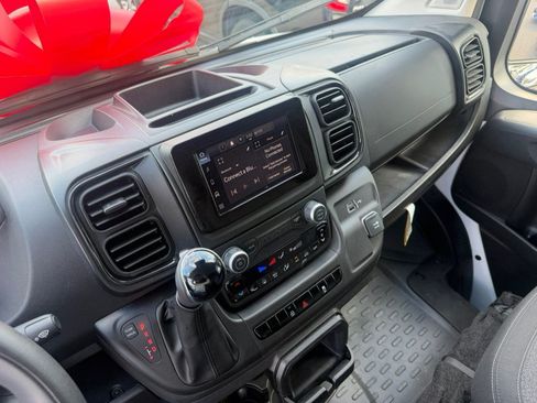 Used 2025 RAM ProMaster 2500 w/ U-Haul Equipment Group FWD image 43