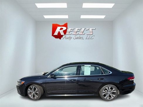 Used 2022 Volkswagen Passat 2.0T SE FWD image 35