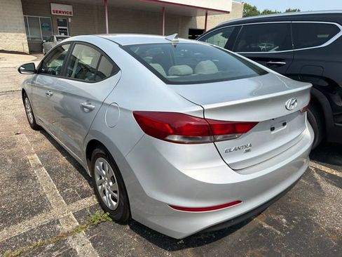 Used 2017 Hyundai Elantra SE w/ Cargo Package FWD image 2