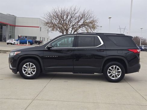 Used 2021 Chevrolet Traverse LT image 4