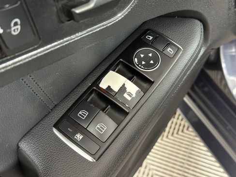Used 2011 Mercedes-Benz E 350 4MATIC Sedan image 33