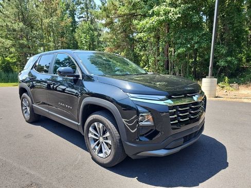 Used 2025 Chevrolet Equinox LT FWD image 3