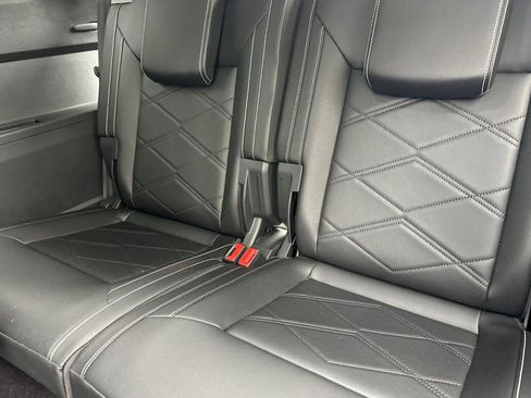 Used 2025 Volkswagen Atlas SE w/ Panoramic Sunroof Package image 14