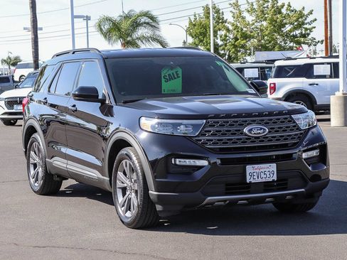 Certified 2022 Ford Explorer XLT w/ Equipment Group 202A RWD image 3