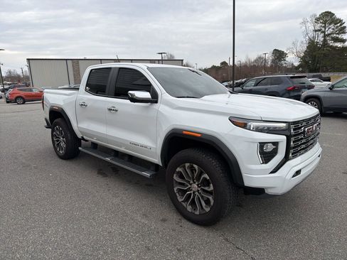 Used 2024 GMC Canyon Denali image 9