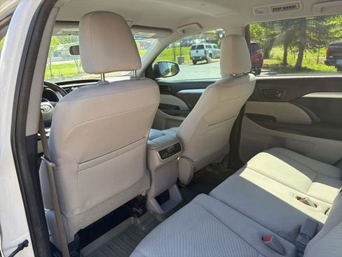 Used 2016 Toyota Highlander LE AWD/4WD image 26