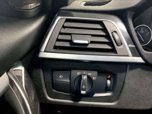 Used 2018 BMW 330i xDrive 330i xDrive image 33