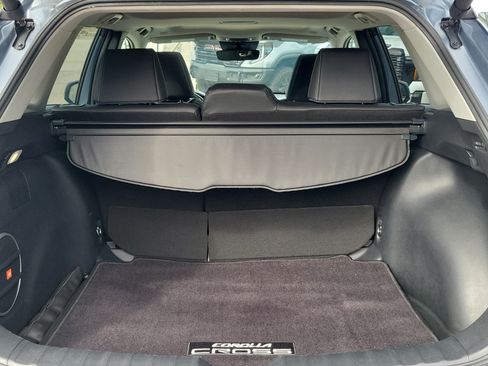 Used 2023 Toyota Corolla Cross XLE w/ Convenience Package FWD image 14