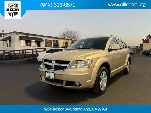Used 2010 Dodge Journey SXT w/ Navigation & Sound Group I image 3