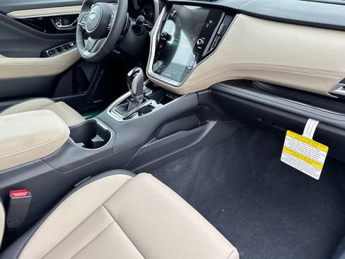 Used 2025 Subaru Outback Limited image 13