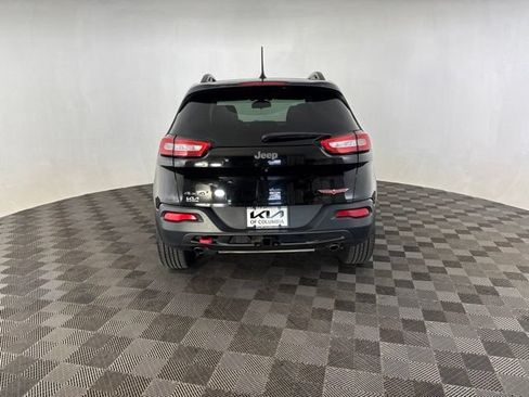 Used 2017 Jeep Cherokee Trailhawk w/ Cold Weather Group AWD/4WD image 8