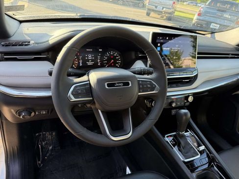 Used 2024 Jeep Compass Limited AWD/4WD image 2
