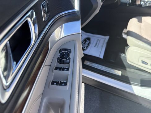 Used 2018 Ford Explorer Limited AWD/4WD image 11