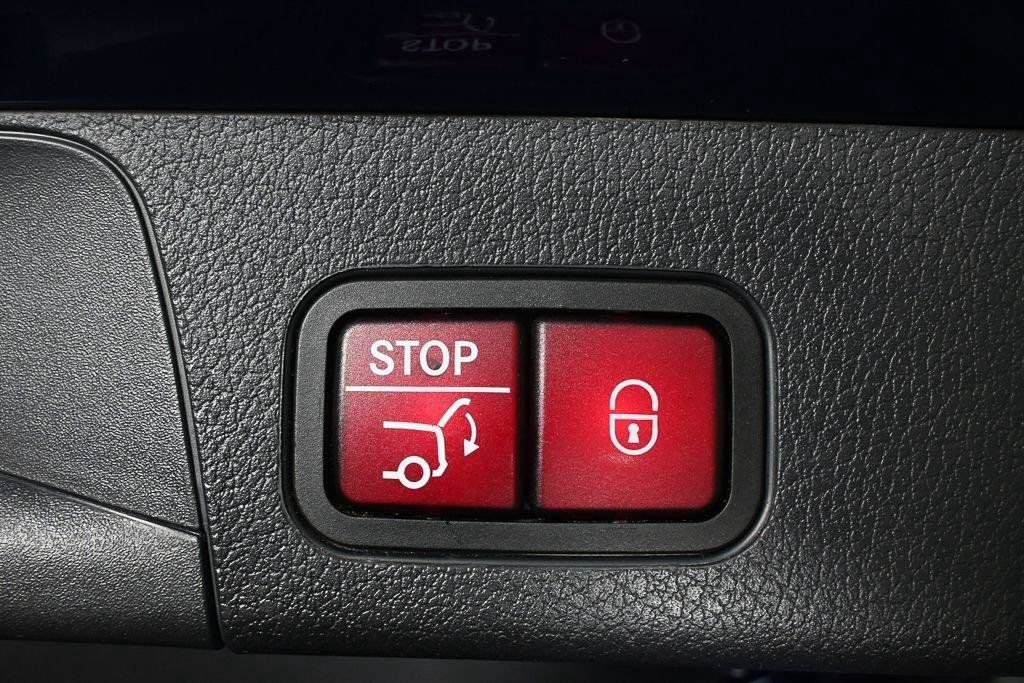 Certified 2021 Mercedes-Benz GLB 250 4MATIC image 30