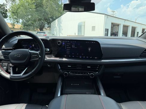 Used 2025 Chevrolet Suburban RST w/ RST Capability Package AWD/4WD image 18
