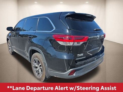 Used 2019 Toyota Highlander LE image 10