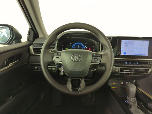 Used 2025 Toyota Camry LE FWD image 17