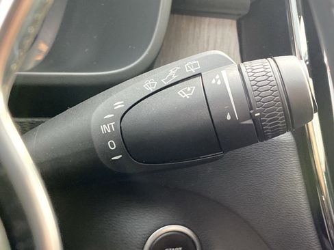 Used 2025 Volvo XC40 B5 Core image 26