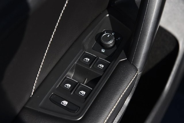 Certified 2023 Volkswagen Tiguan SE w/ Panoramic Sunroof Package FWD image 8