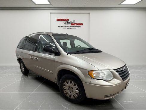 Used 2007 Chrysler Town & Country LX w/ Popular Equipment Group II FWD image 7