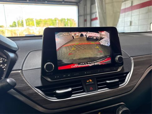Used 2024 Nissan Altima 2.5 SV FWD image 26