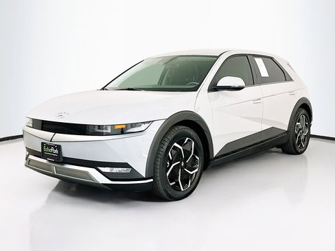 Used 2024 Hyundai Ioniq 5 SE image 3