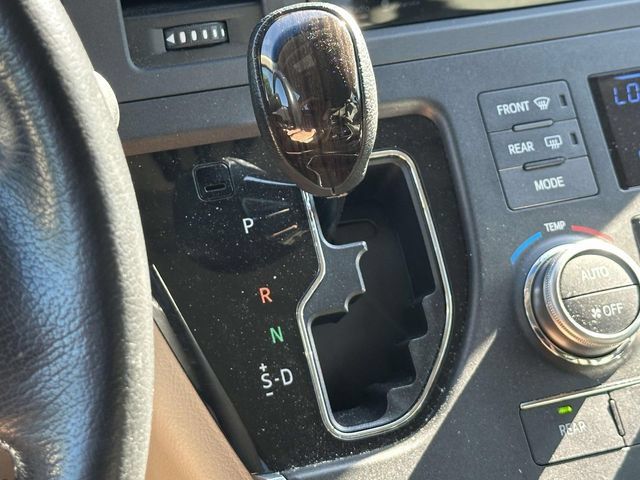 Used 2015 Toyota Sienna XLE Premium FWD image 19