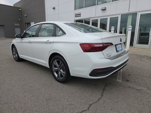 Certified 2022 Volkswagen Jetta SE image 14