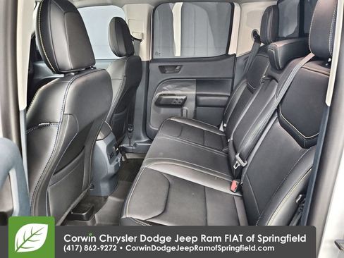 Used 2025 Ford Maverick Lobo AWD/4WD image 32