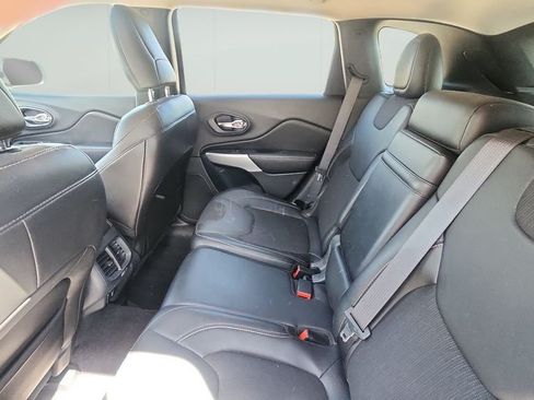 Used 2018 Jeep Cherokee Latitude Plus FWD image 13