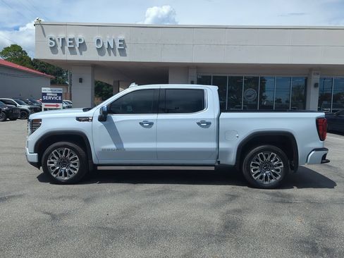 Certified 2026 GMC Sierra 1500 Denali Ultimate AWD/4WD image 3