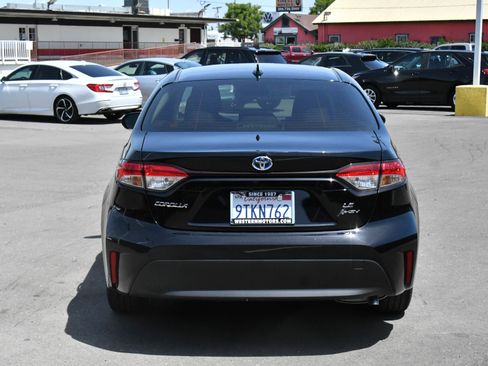 Used 2025 Toyota Corolla LE w/ Convenience Package FWD image 7
