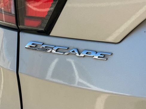 Certified 2018 Ford Escape SEL w/ Ford Safe & Smart Package FWD image 26