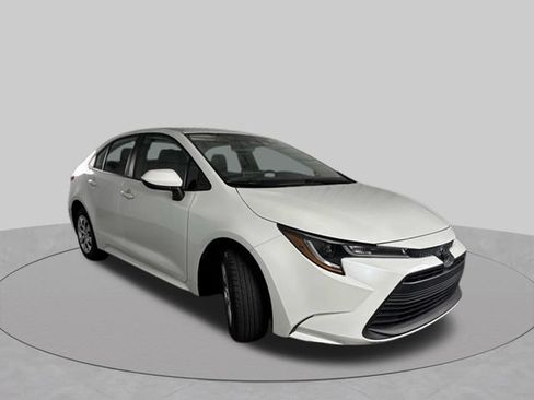 Used 2023 Toyota Corolla LE FWD image 4