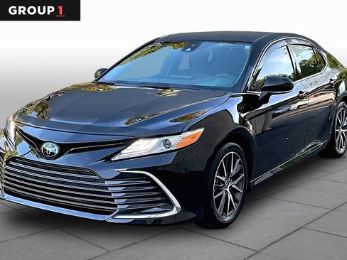 Used 2024 Toyota Camry XLE image 1