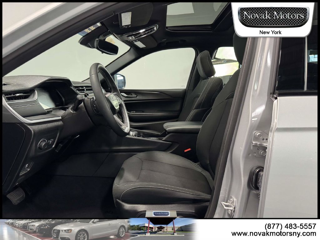Used 2024 Jeep Grand Cherokee Laredo X AWD/4WD image 16
