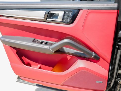 Certified 2023 Porsche Cayenne S Platinum image 23